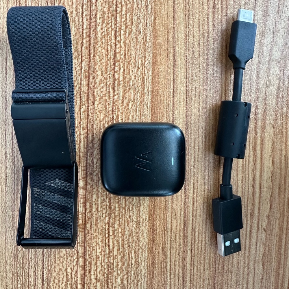 Whoop 4.0 Tracker with Charger & Battery